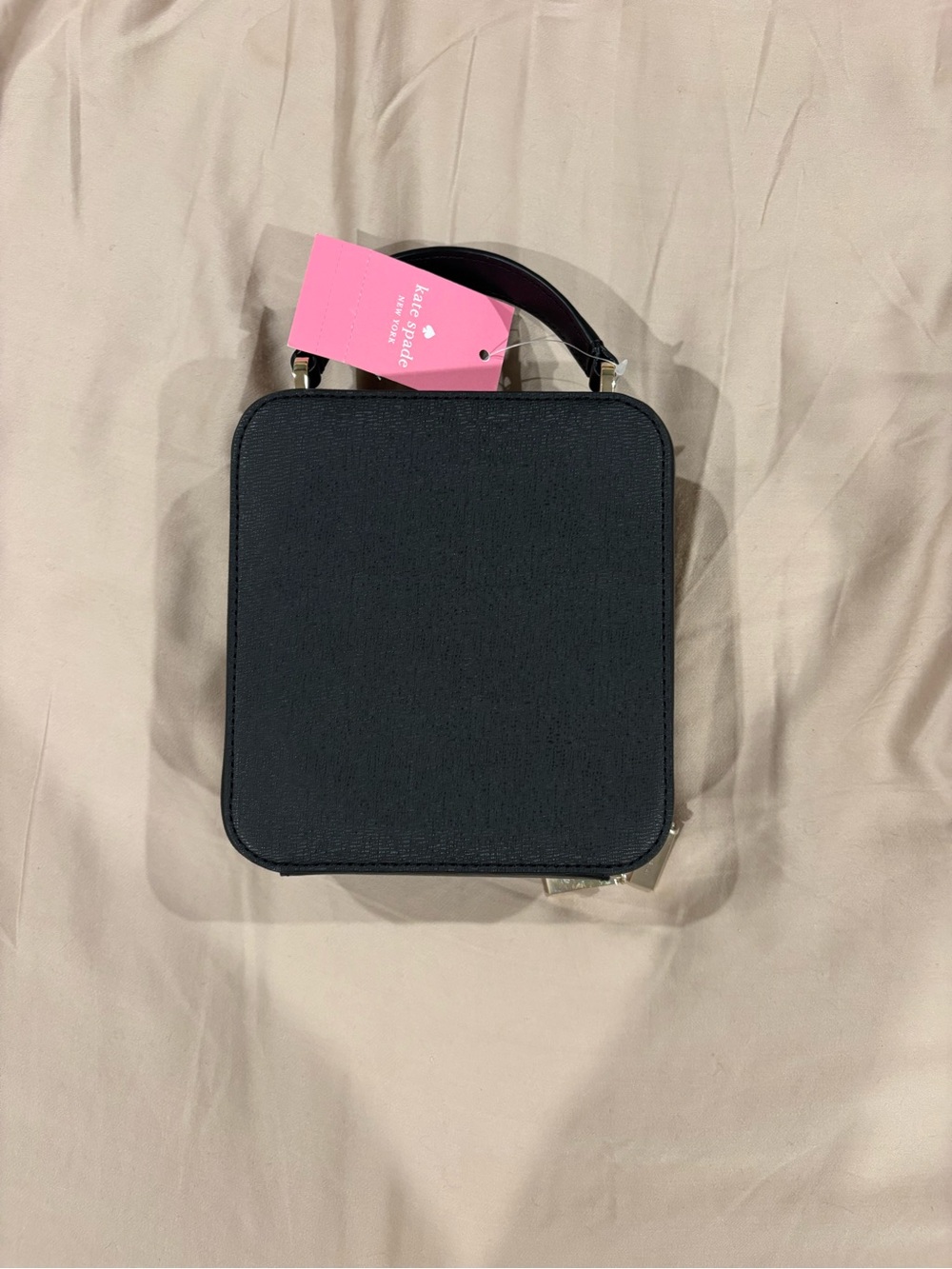 Kate Spade Disney X Vanity Crossbody
Minnie Mouse - Picture 3 of 5